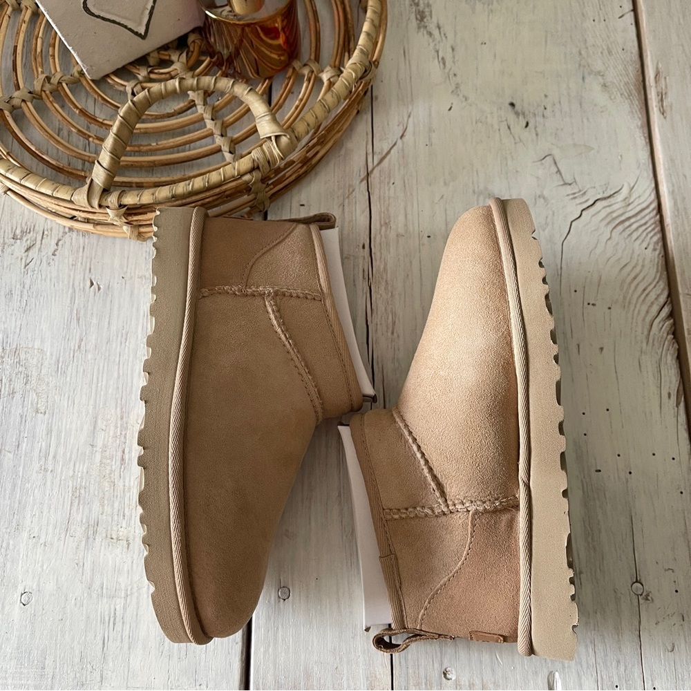UGG Ultra Mini Classic Boot - Driftwood - Picture 5 of 12